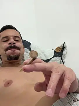 Snapshot of MateusBH123 chatting on January 16, 1:31 am MateusBH123 online show from January 16, 1:31 am