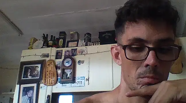 Snapshot of Invisibledickman chatting on February 9, 8:54 am Invisibledickman online show from February 9, 8:54 am