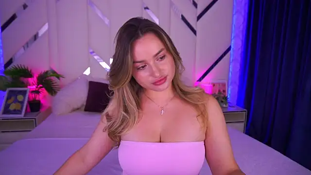 LindsieGreyy online show from September 29, 6:18 am