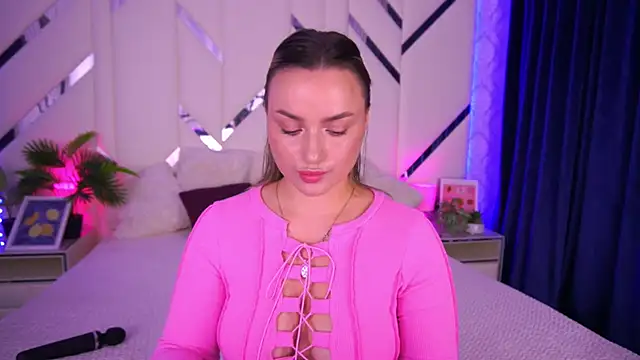 LindsieGreyy online show from October 11, 7:29 am