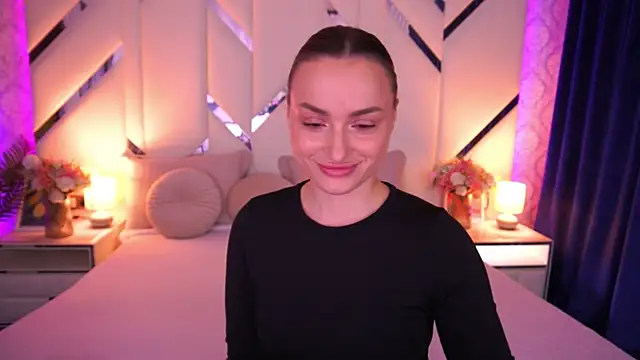 LindsieGreyy online show from April 14, 6:30 am