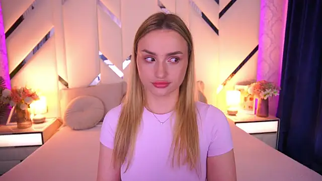 LindsieGreyy online show from May 22, 1:17 pm