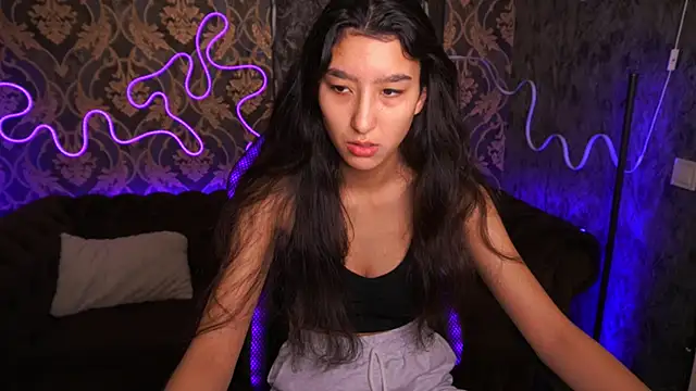 CharmMocco online show from February 11, 7:23 am