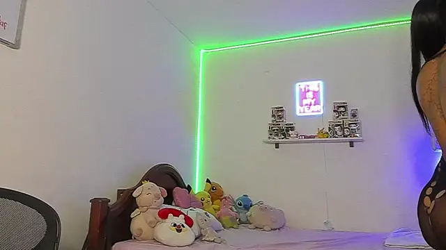 Annaa Brooks online show from April 5, 11:35 pm