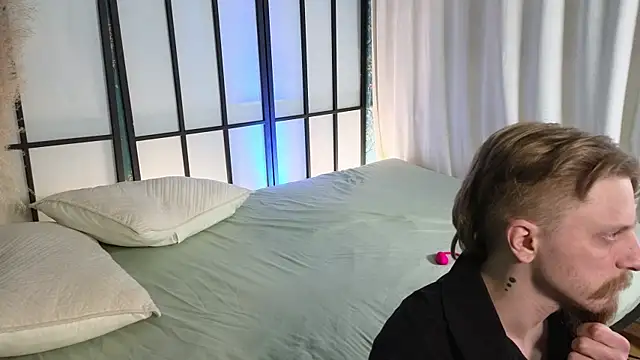 Snapshot of Saint_Vicious chatting on March 22, 8:26 pm Saint Vicious online show from March 22, 8:26 pm