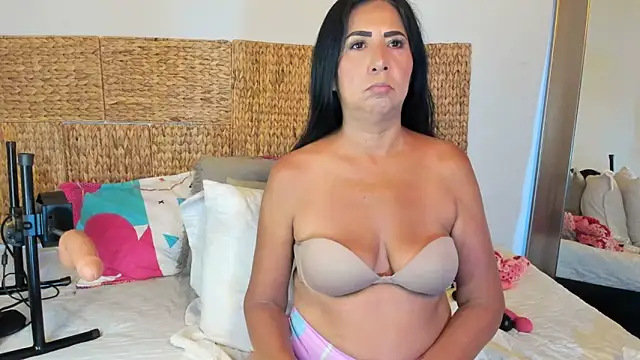 Snapshot of Jackiehmilf52 chatting on June 5, 1:17 pm Jackiehmilf52 online show from June 5, 1:17 pm