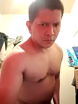 Snapshot of machoactivo1 chatting on February 18, 8:38 am machoactivo1 online show from February 18, 8:38 am