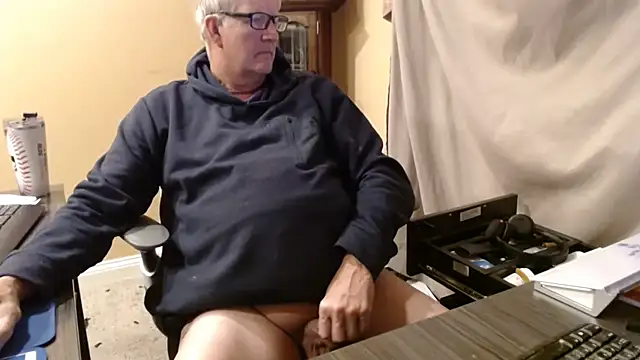 olderandwiser2 online show from December 2, 5:13 am