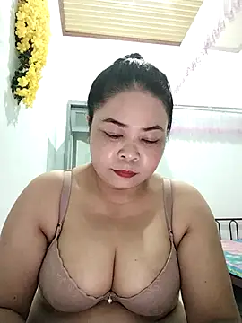 Snapshot of Baby-bigtits2024 chatting on February 12, 1:27 pm Baby-bigtits2024 online show from February 12, 1:27 pm