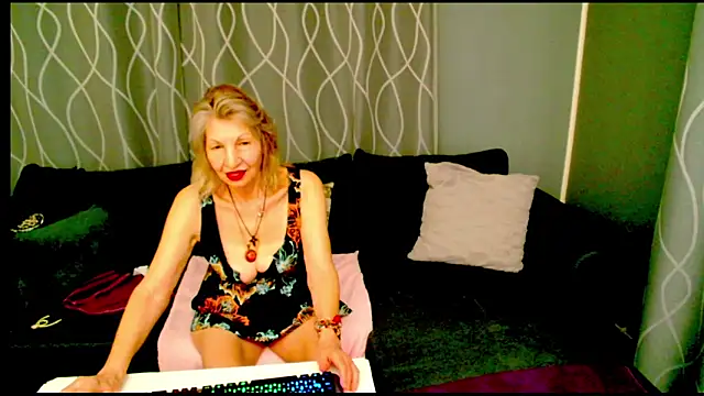 adeleadison online show from December 19, 5:58 am