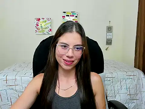 Snapshot of veronicamiller22 chatting on September 27, 4:28 am veronicamiller22 online show from September 27, 4:28 am