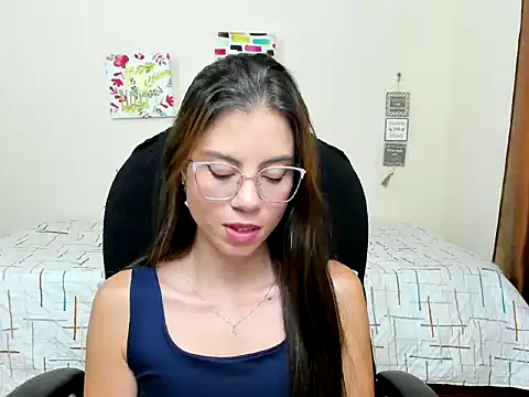 Snapshot of veronicamiller22 chatting on September 28, 10:26 pm veronicamiller22 online show from September 28, 10:26 pm