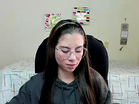 Snapshot of veronicamiller22 chatting on September 30, 6:24 pm veronicamiller22 online show from September 30, 6:24 pm