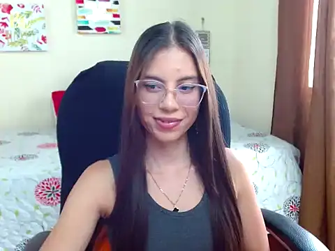 Snapshot of veronicamiller22 chatting on October 6, 8:50 pm veronicamiller22 online show from October 6, 8:50 pm