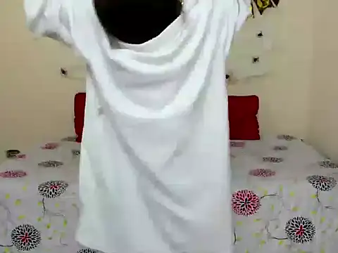 Snapshot of veronicamiller22 chatting on October 7, 11:46 pm veronicamiller22 online show from October 7, 11:46 pm