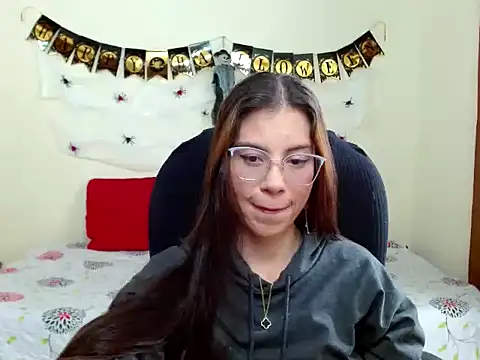 Snapshot of veronicamiller22 chatting on October 8, 8:50 pm veronicamiller22 online show from October 8, 8:50 pm