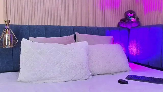 elizabeth 20 online show from March 14, 7:12 pm