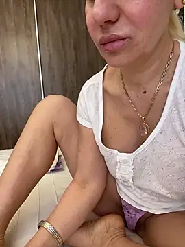 Snapshot of DeboraXporn chatting on February 27, 5:40 am DeboraXporn online show from February 27, 5:40 am