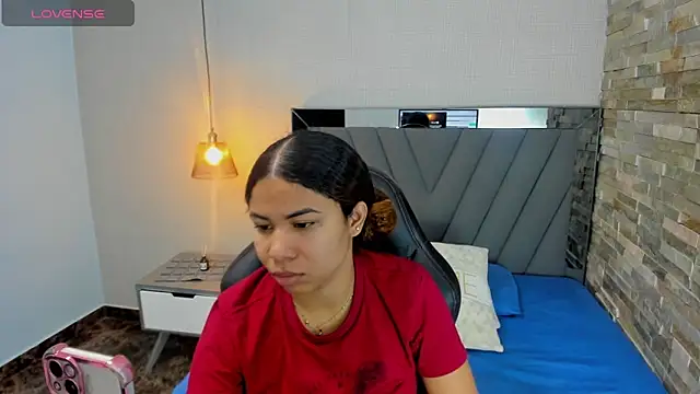 MELINAMARTINS online show from January 10, 7:48 pm