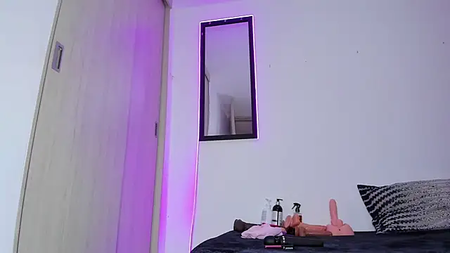 MELINAMARTINS online show from March 13, 9:21 pm