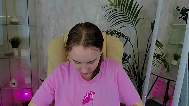 Lika 0ne online show from April 17, 11:02 am