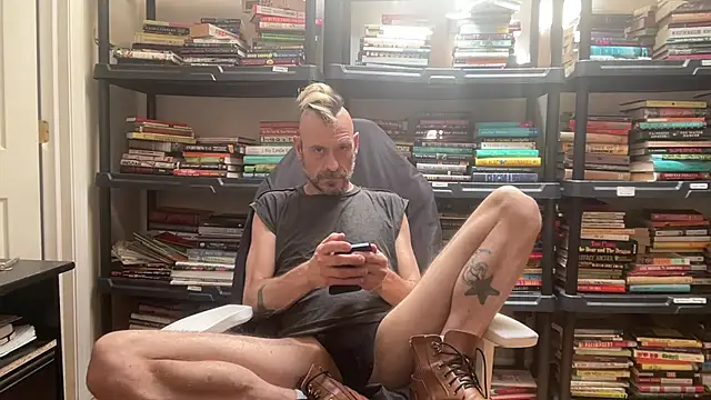 Snapshot of SubtleForest616 chatting on May 29, 6:17 pm SubtleForest616 online show from May 29, 6:17 pm