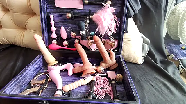 Chanel Noire online show from March 4, 12:55 pm