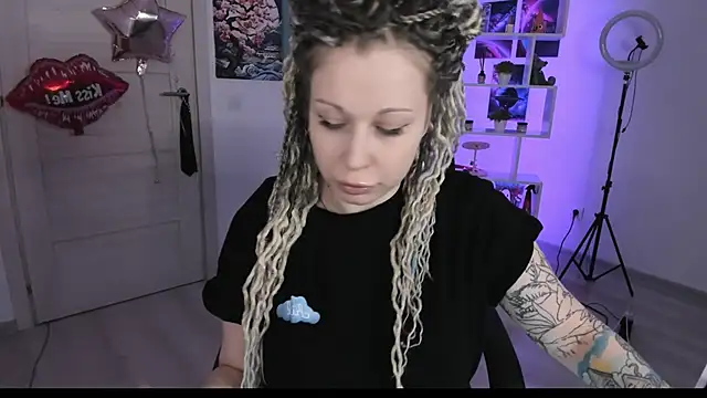 HoneySallyMoore online show from October 10, 6:18 pm