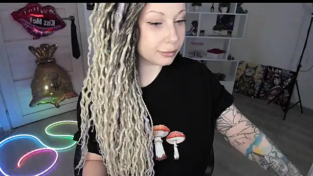 Snapshot of HoneySallyMoore chatting on May 14, 7:53 pm HoneySallyMoore online show from May 14, 7:53 pm