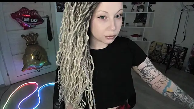 Snapshot of HoneySallyMoore chatting on May 28, 7:44 pm HoneySallyMoore online show from May 28, 7:44 pm