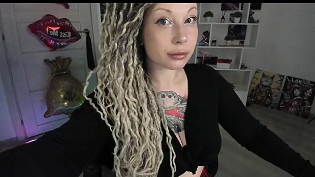 Snapshot of HoneySallyMoore chatting on June 13, 7:34 pm HoneySallyMoore online show from June 13, 7:34 pm