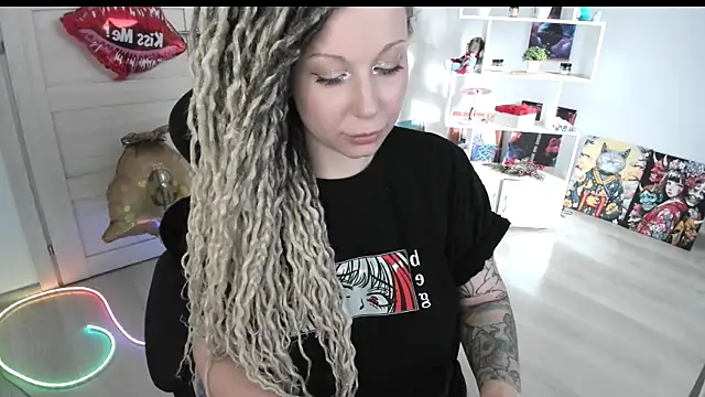 Snapshot of HoneySallyMoore chatting on July 28, 3:43 pm HoneySallyMoore online show from July 28, 3:43 pm