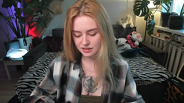 Alexa Pirs online show from March 21, 2:42 pm