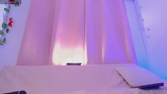Snapshot of Daphnewalker__ chatting on June 26, 11:25 am Daphnewalker online show from June 26, 11:25 am