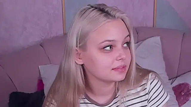 CLAIRE VOGT online show from February 17, 6:48 pm