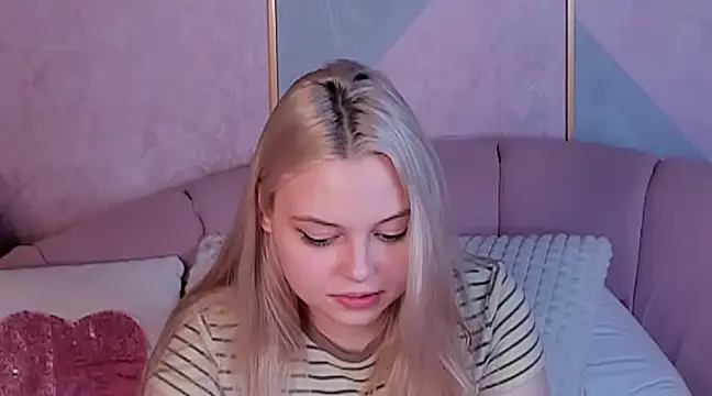 CLAIRE VOGT online show from February 25, 5:25 pm