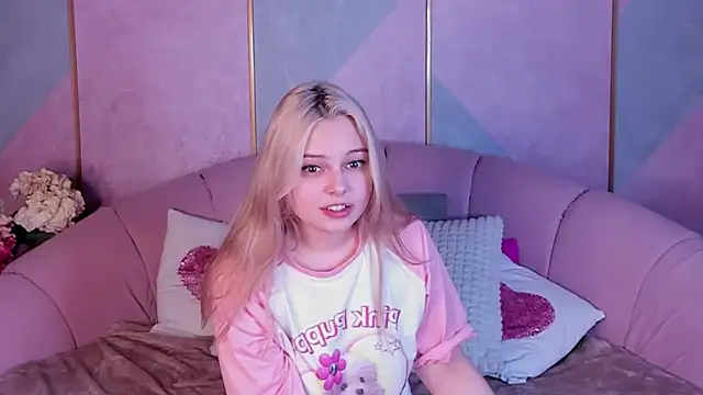 CLAIRE VOGT online show from February 26, 11:30 am