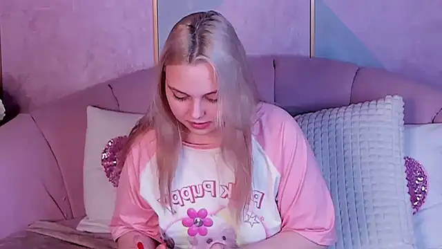 CLAIRE VOGT online show from February 26, 5:39 pm