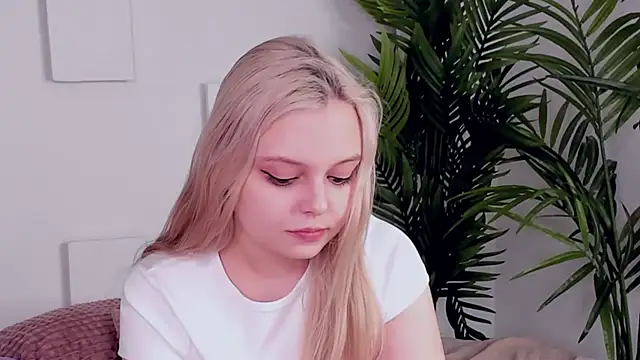 CLAIRE VOGT online show from March 5, 5:08 pm