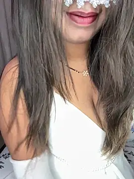 Snapshot of WifyHubby_38 chatting on February 24, 6:39 pm WifyHubby 38 online show from February 24, 6:39 pm