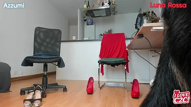 Snapshot of LunaRossaCam chatting on May 19, 7:31 pm LunaRossaCam online show from May 19, 7:31 pm