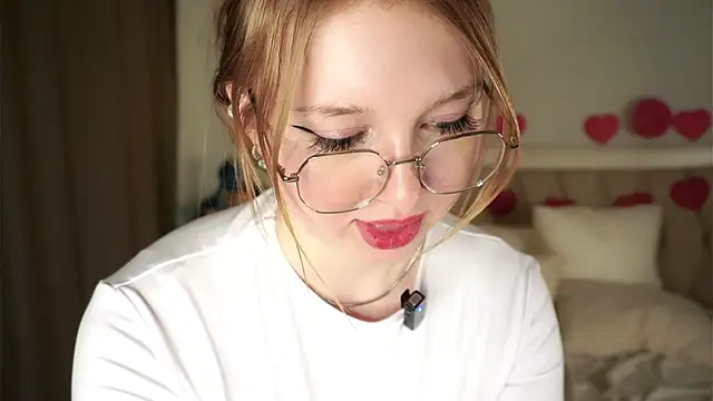 Snapshot of EdlaHames chatting on February 17, 1:53 pm EdlaHames online show from February 17, 1:53 pm