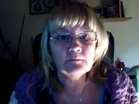 Snapshot of Violet5364 chatting on March 3, 4:35 pm Violet5364 online show from March 3, 4:35 pm