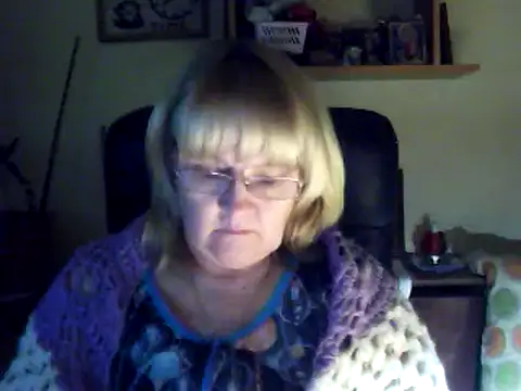 Snapshot of Violet5364 chatting on March 3, 9:37 pm Violet5364 online show from March 3, 9:37 pm
