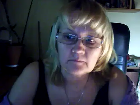 Snapshot of Violet5364 chatting on March 5, 8:32 pm Violet5364 online show from March 5, 8:32 pm