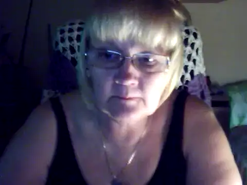 Snapshot of Violet5364 chatting on March 20, 8:40 pm Violet5364 online show from March 20, 8:40 pm