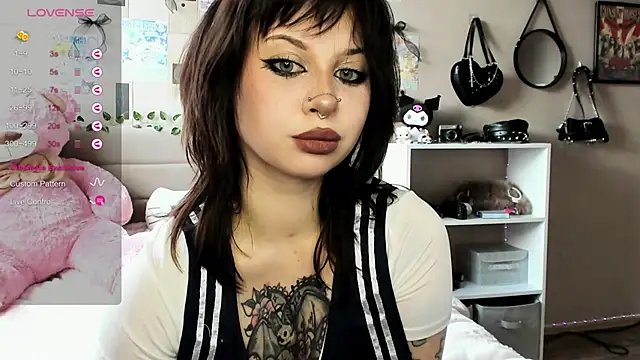 Snapshot of marynixoxo chatting on February 15, 5:48 am marynixoxo online show from February 15, 5:48 am