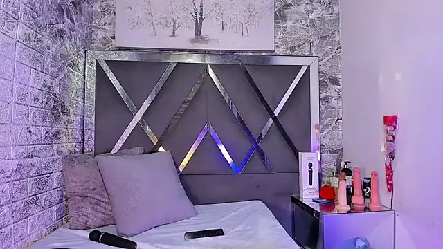 Snapshot of EvansDarling chatting on February 14, 2:25 pm EvansDarling online show from February 14, 2:25 pm