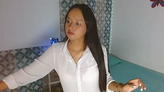 Emilybateee online show from November 3, 3:24 pm