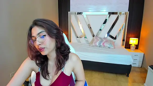 Snapshot of Cristin_Petite chatting on February 12, 12:16 am Cristin Petite online show from February 12, 12:16 am